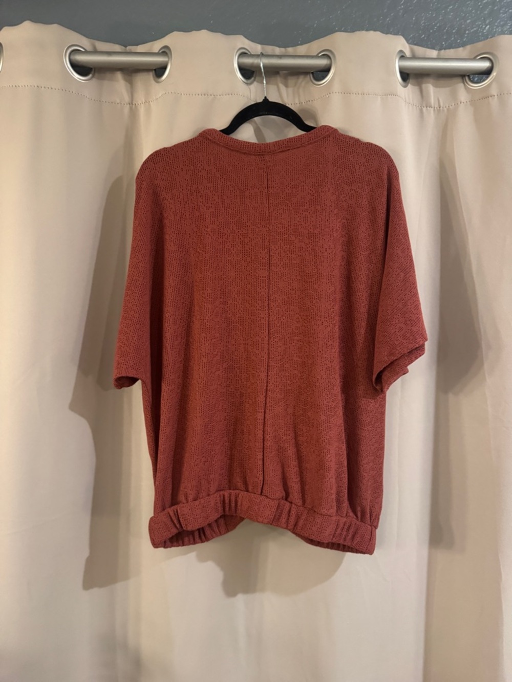 Daytrip Rust V-Neck Textured Ruched Women’s Top - Picture 2 of 5